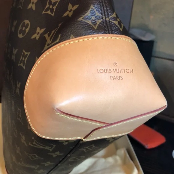Louis Vuitton Berri PM Monogram Canvas - Picture 12 of 17